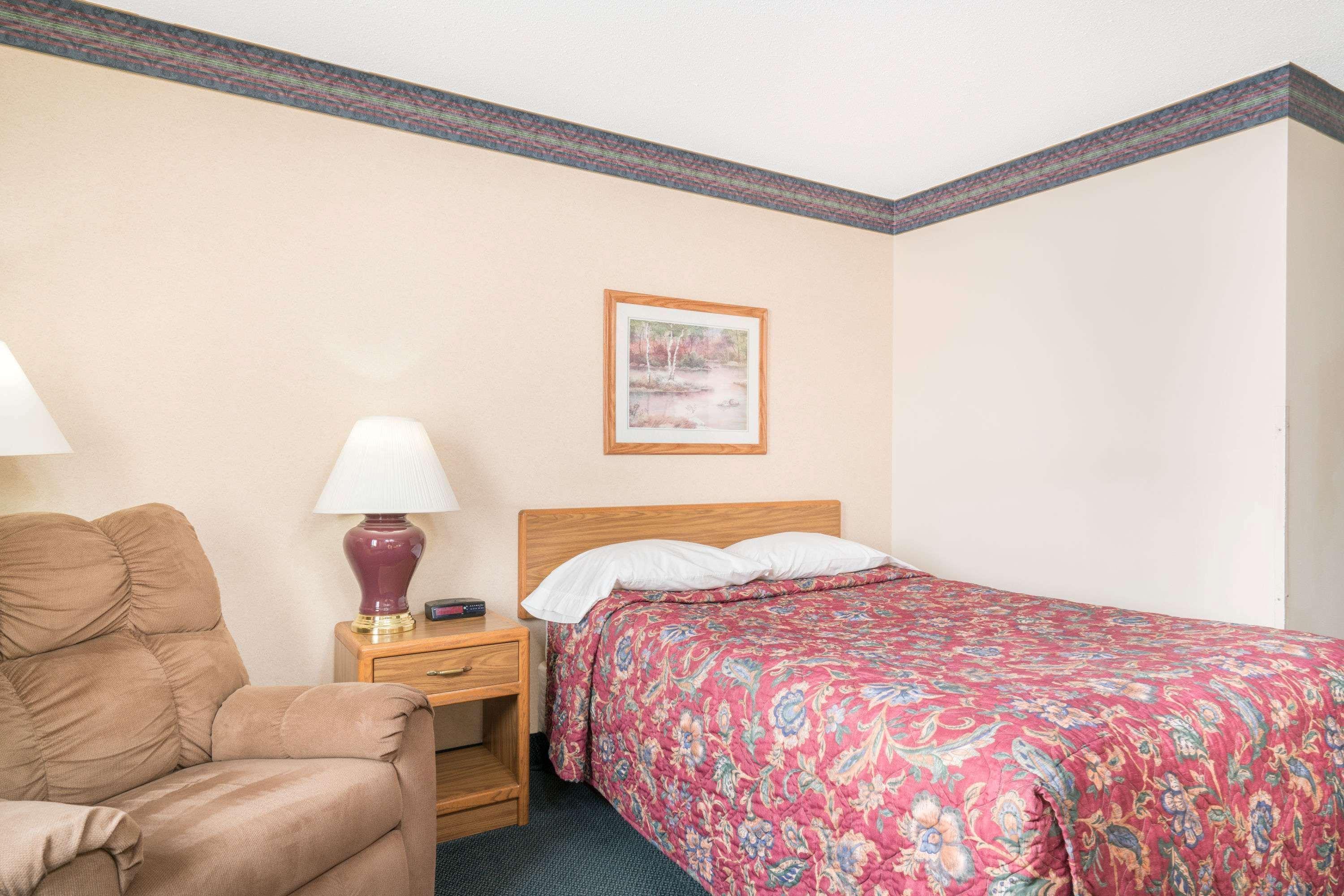 Super 8 By Wyndham Superior Wi Hotel Exterior photo